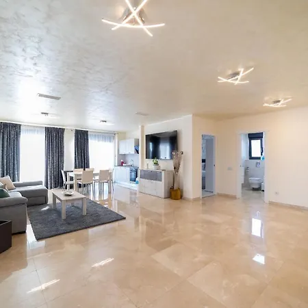 Exclusive City, Beach & Golf Villa *