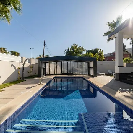 Exclusive City, Beach & Golf Villa