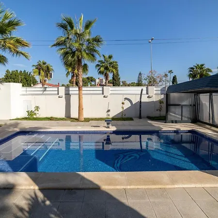 Exclusive City, Beach & Golf Villa