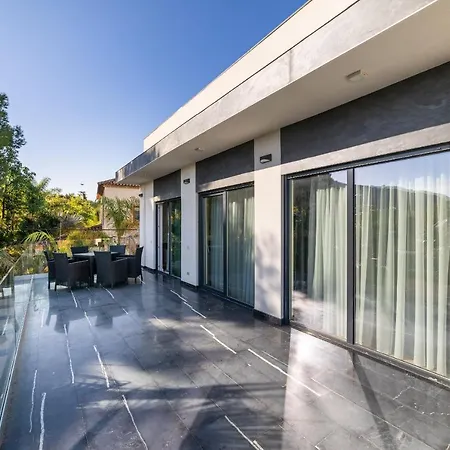 Exclusive City, Beach & Golf Villa