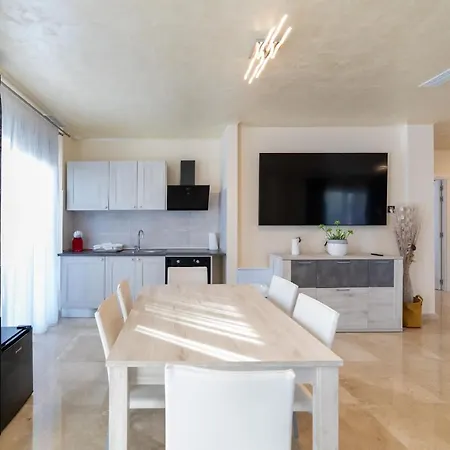 Exclusive City, Beach & Golf Villa Alicante